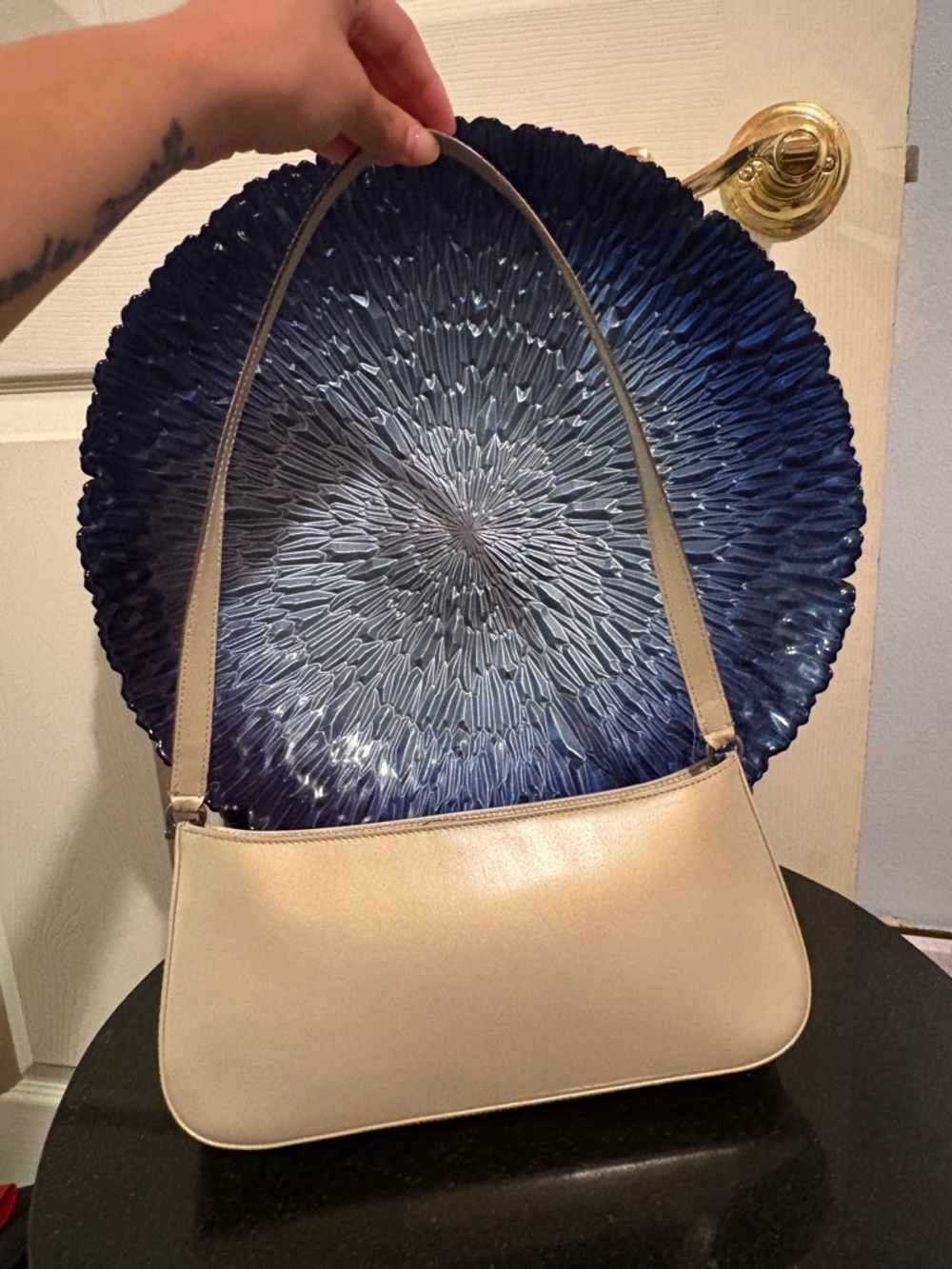 Salvatore Ferragamo Pearlescent Cream Small Shoulder Bag - Picture 3 of 11